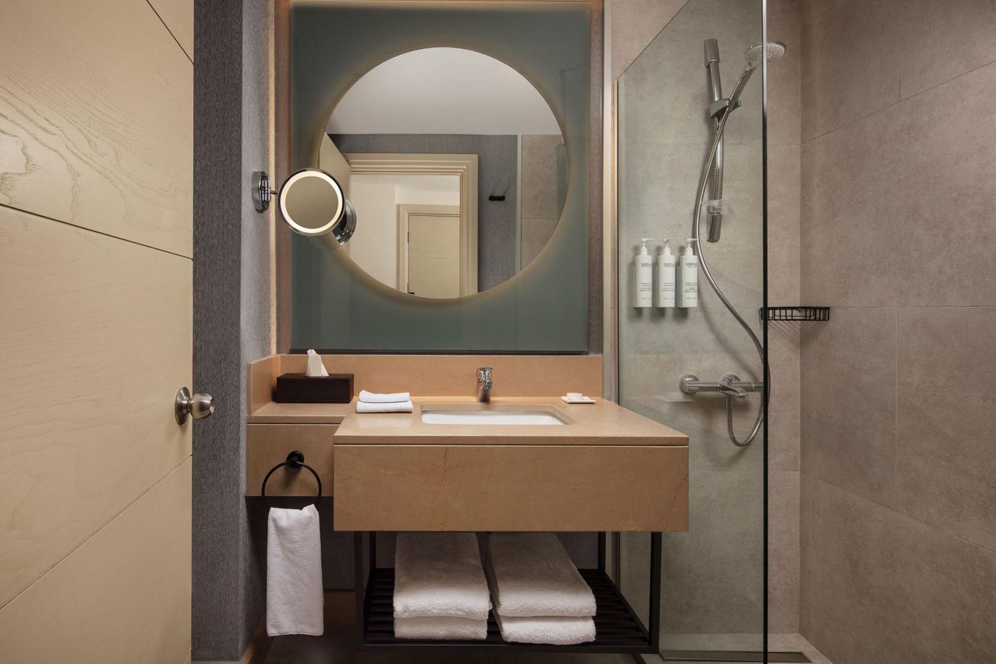 Delta Hotels By Marriott Istanbul West Kültér fotó